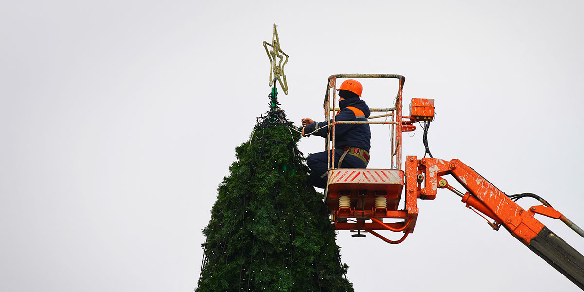 equipment for hanging holiday lights