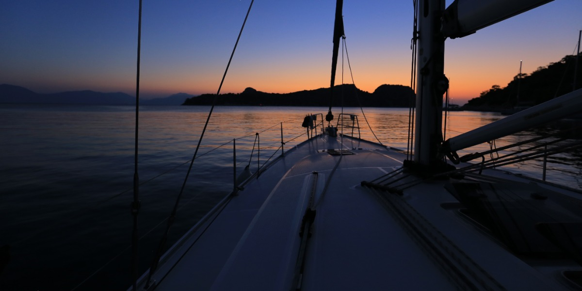 5 Boat Types that are Great for Overnight Cruising
