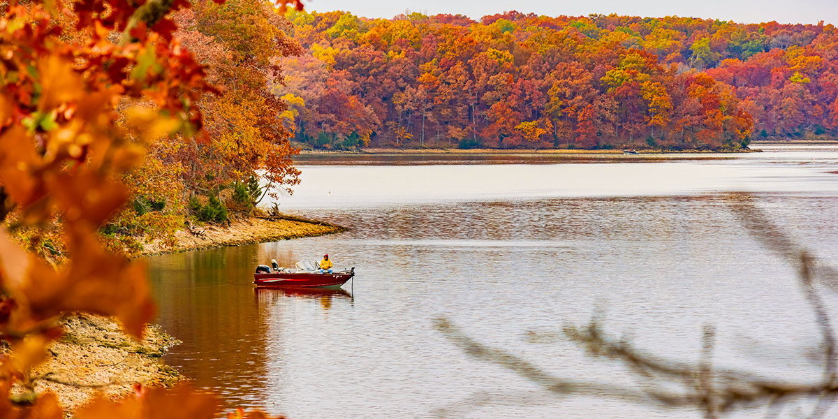 8 Great Lakes for Fall Color
