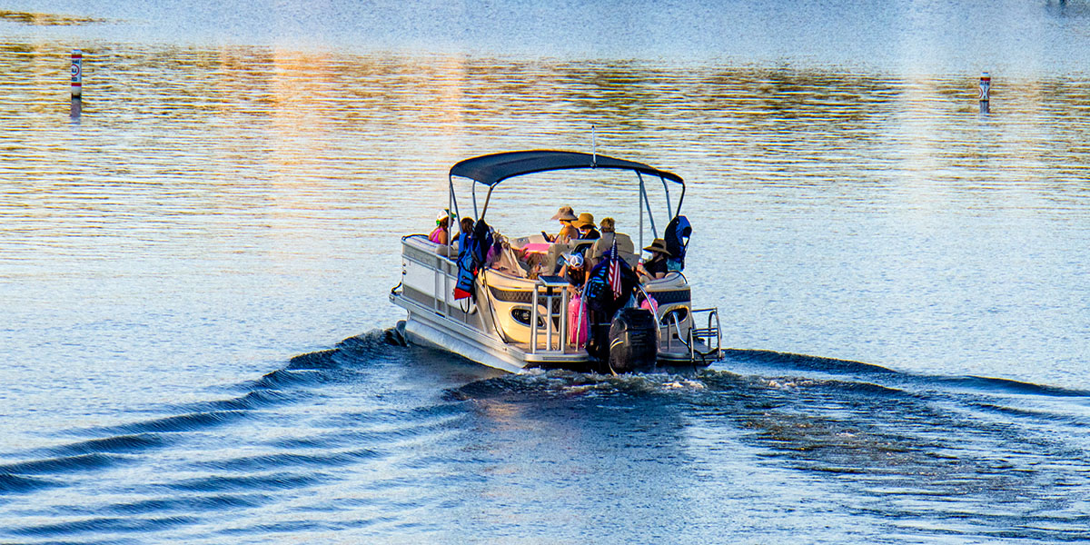 5 Reasons to Make a Pontoon Your Next Boat (and 2 Reasons Not To)
