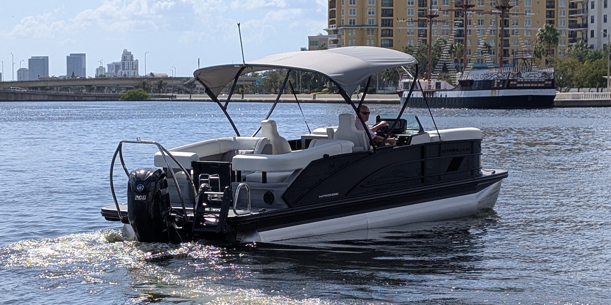 Bennington 23 M Fastback